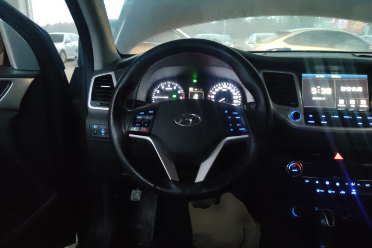 现代 途胜 2015款 1.6T 双离合两驱智能型中控内饰13