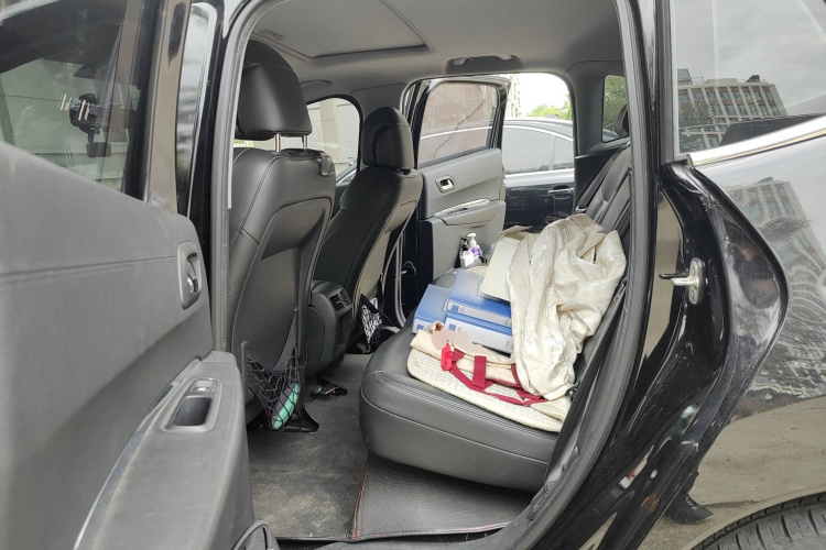 标致3008 2013款 2.0L 自动潮流版中控内饰21