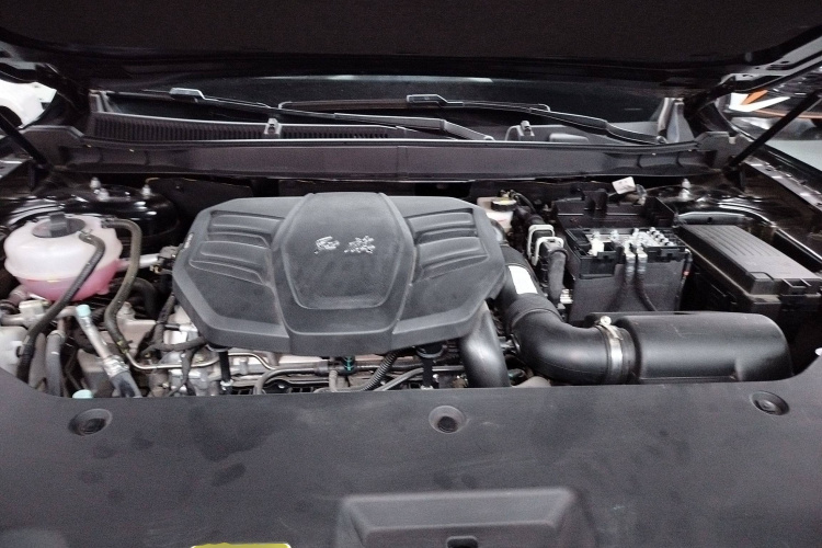 红旗HS5 2023款 2.0T 四驱旗享Pro版机舱底盘24