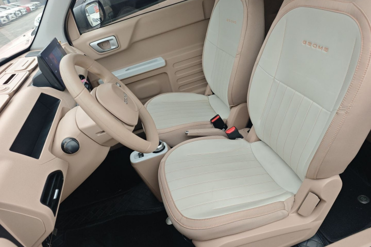 吉利银河 2023款 熊猫mini 200km 耐力熊中控内饰19