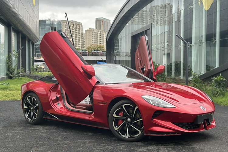 名爵 MG Cyberster 2024款 520km 传奇四驱版车身外观6003