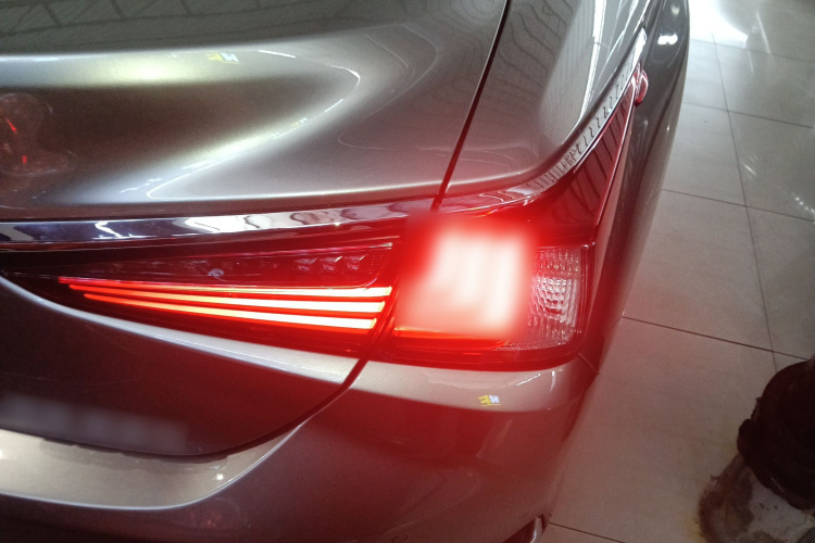 雷克萨斯ES 2022款 260 卓越版车身外观6006