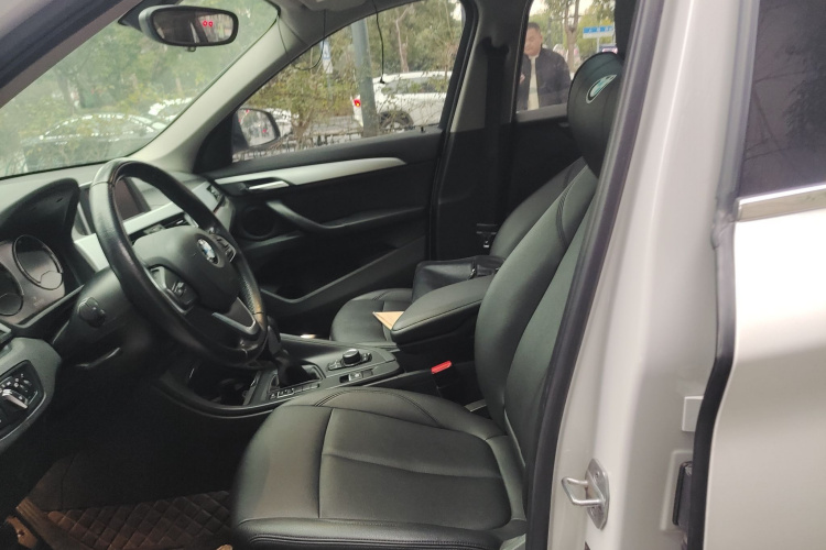 宝马X1 2019款 sDrive18Li 时尚型中控内饰19