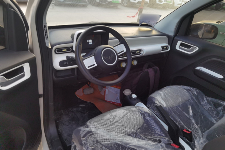 五菱汽车 宏光MINIEV 2024款 第三代 215km 青春版中控内饰12