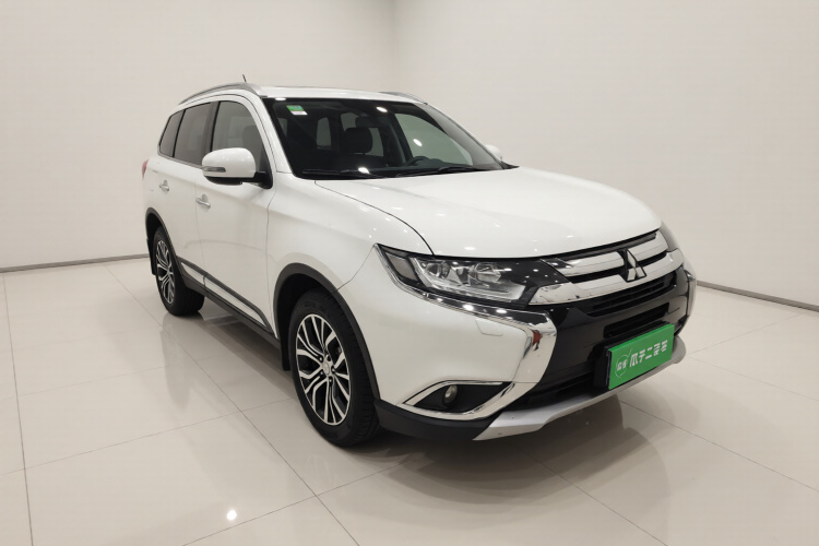 三菱 欧蓝德 2016款 2.4L 四驱豪华版 7座车身外观3