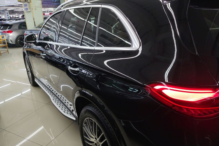 奔驰GLC 2025款 改款 GLC 300 L 4MATIC 动感型 5座车身外观4