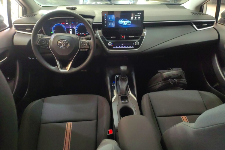 丰田 雷凌 2024款 智能电混双擎 1.8L 豪华版中控内饰12