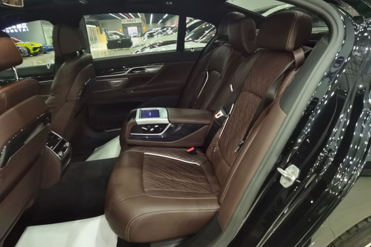 宝马7系 2021款 740Li 领先型 M运动套装中控内饰21