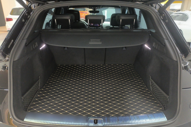 奥迪Q5L 2025款 45周年典藏版 45 TFSI 豪华动感型机舱底盘23