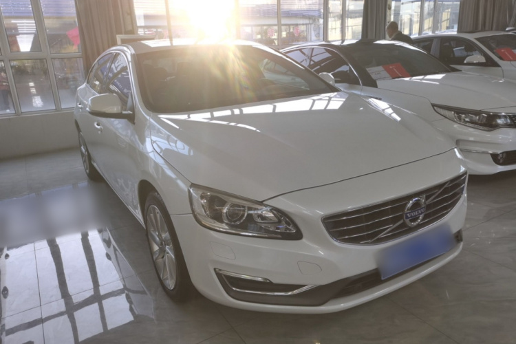 沃尔沃S60 2017款 S60L T4 智远版车身外观3