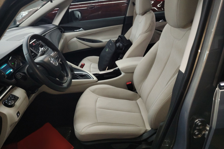 别克GL6 2019款 18T 6座精英型 国VI局部细节19