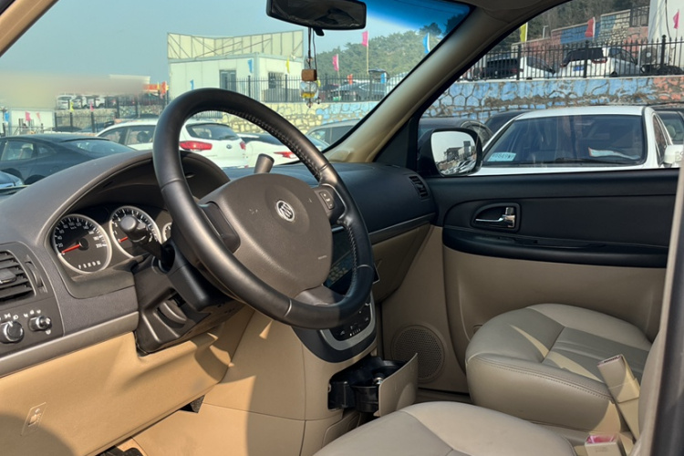 别克GL8 2014款 2.4L 行政版中控内饰7002