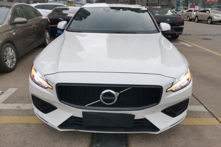 沃尔沃S60 2021款 T4 智逸豪华版车身外观2