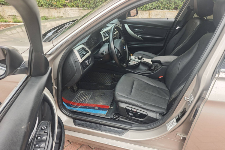 宝马3系 2015款 316Li 时尚型中控内饰7006