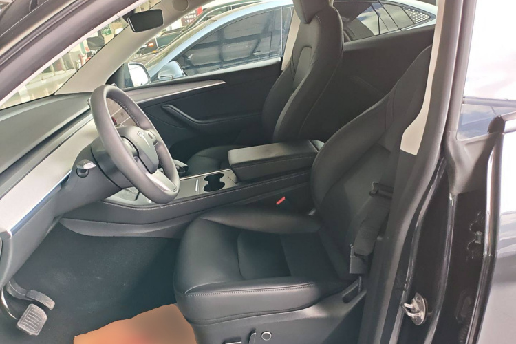特斯拉 Model Y 2024款 后轮驱动版中控内饰19