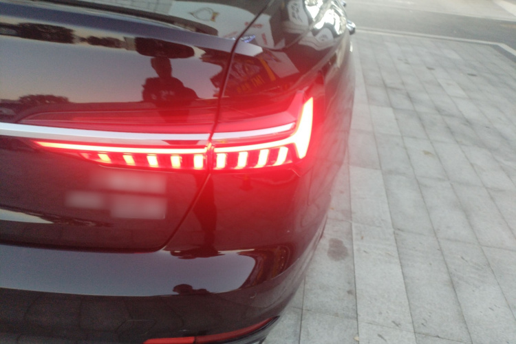 奥迪A6L 2020款 45 TFSI 臻选致雅型车身外观9