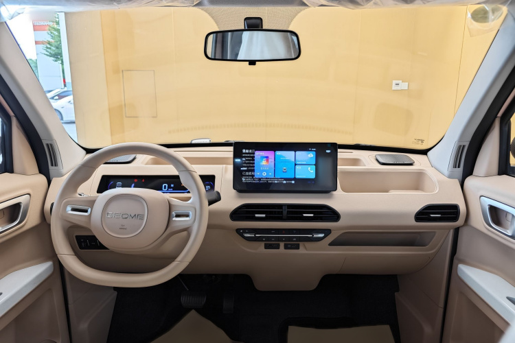 吉利银河 2024款 熊猫mini 200km 耐力熊中控内饰7005