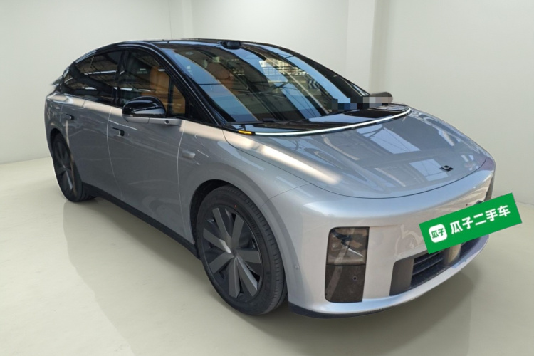 理想汽车 理想i6 2025款 四驱标准型车身外观3