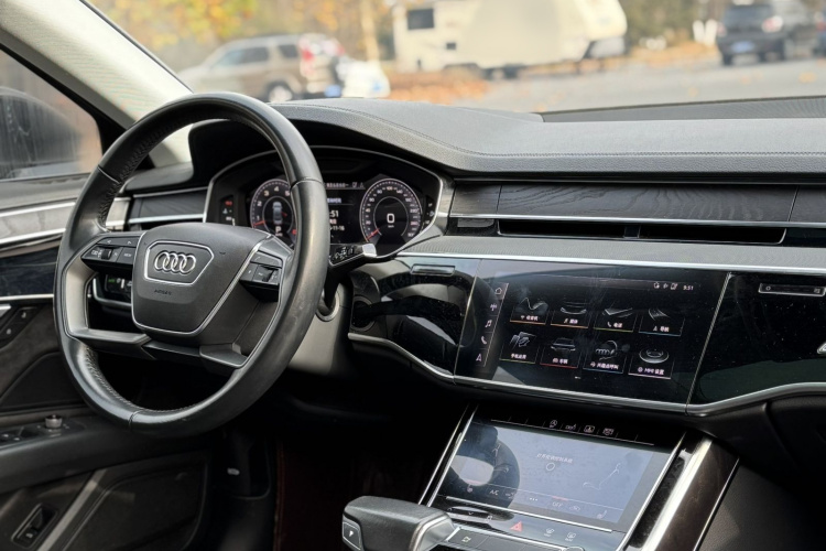 奥迪A8 2019款 A8L 50 TFSI quattro 舒适型中控内饰7004