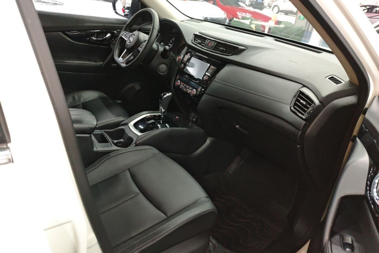 日产 奇骏 2019款 2.0L CVT舒适版 2WD局部细节41