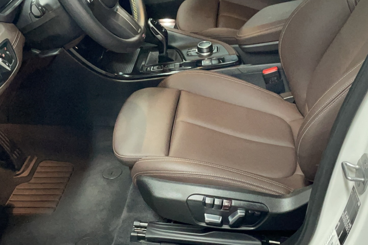 宝马X2 2023款 sDrive25i M运动曜夜版中控内饰7012