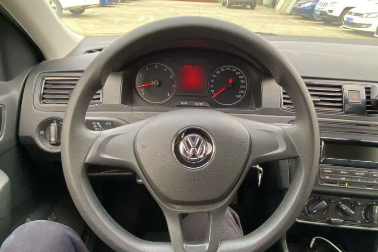 大众 桑塔纳 2019款 1.5L 自动风尚版 国VI中控内饰7003