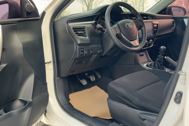 丰田 卡罗拉 2017款 1.2T 手动GL中控内饰7002