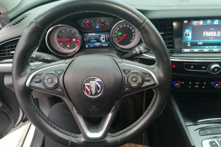 别克 君威 2019款 20T 精英型 国VI中控内饰13