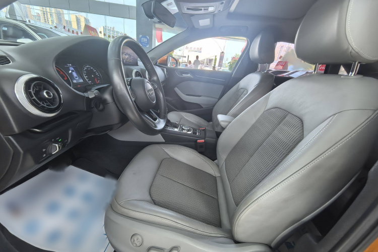 奥迪A3 2018款 30周年年型 Limousine 35 TFSI 时尚型中控内饰7002