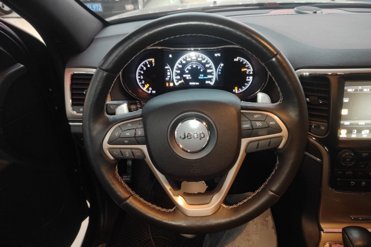 Jeep 大切诺基(进口) 2017款 3.0L 舒享导航版中控内饰13