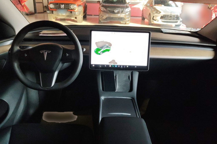 特斯拉 Model Y 2021款 长续航全轮驱动版中控内饰7002