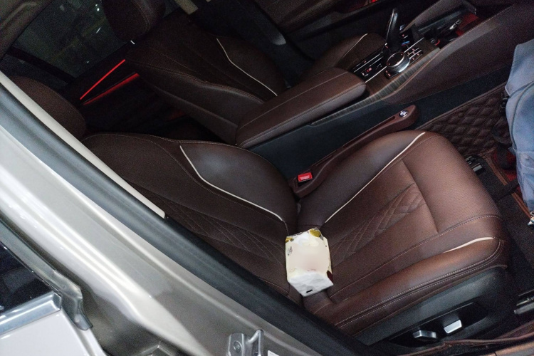 宝马5系 2021款 530Li 领先型 豪华套装局部细节41