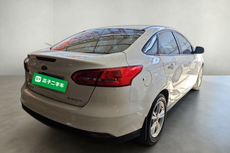 福特 福克斯 2015款 三厢 1.6L 自动舒适型车身外观7