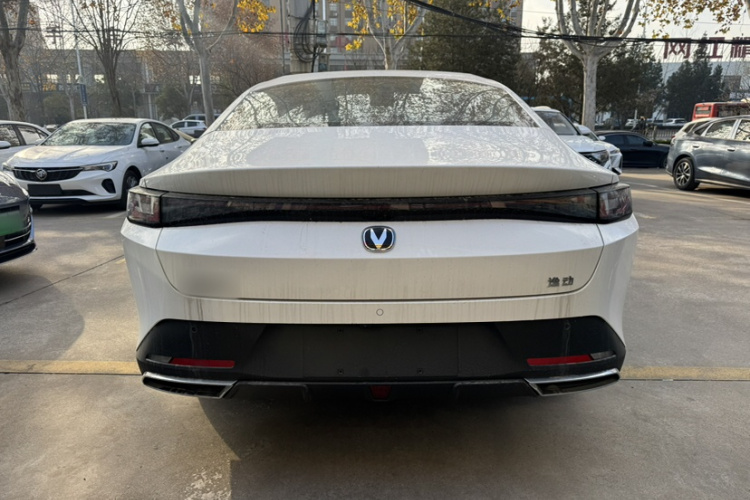 长安 逸动 2025款 蓝鲸 1.5T 500Bar尊贵型车身外观6004