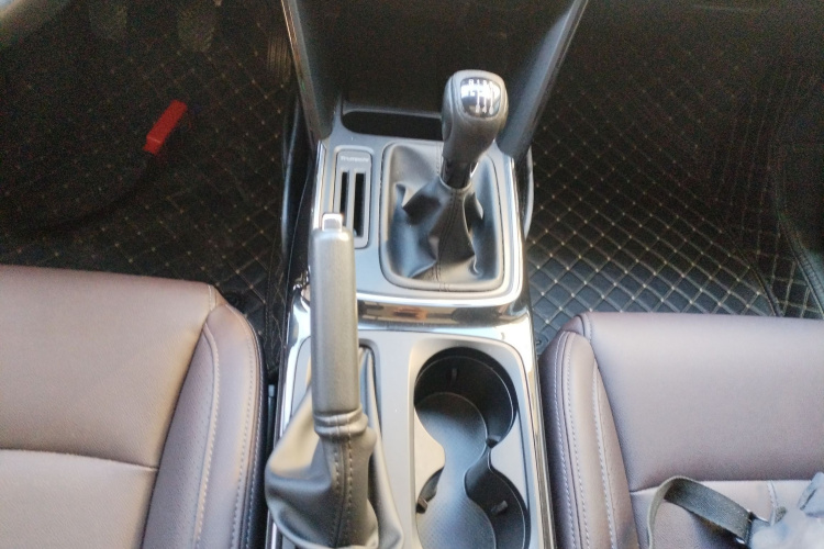 广汽传祺 传祺GS4 2018款 235T 手动两驱精英版局部细节18