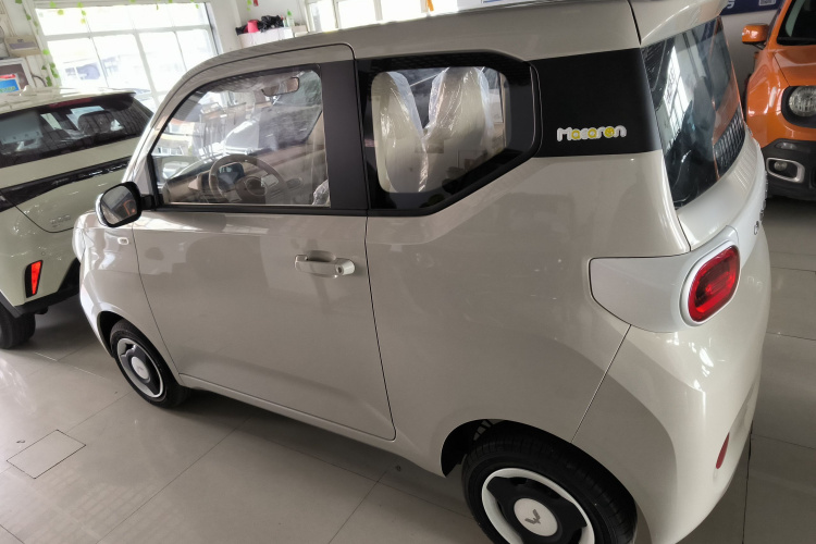 五菱汽车 宏光MINIEV 2024款 第三代 215km 青春版车身外观4