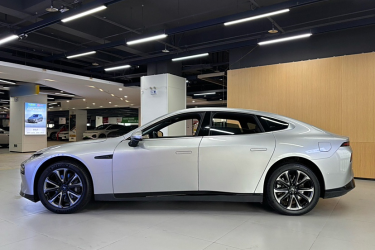 小鹏P7 2020款 670N车身外观6005