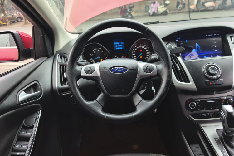 福特 福克斯 2012款 三厢 1.6L 自动风尚型中控内饰13