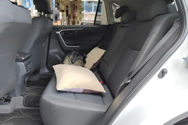 丰田 RAV4荣放 2024款 2.0L CVT两驱都市版中控内饰21