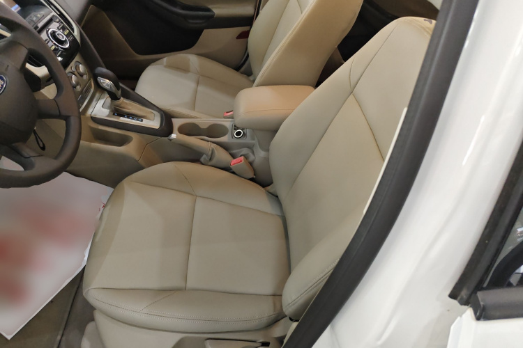 福特 福克斯 2012款 三厢 1.6L 自动舒适型中控内饰19