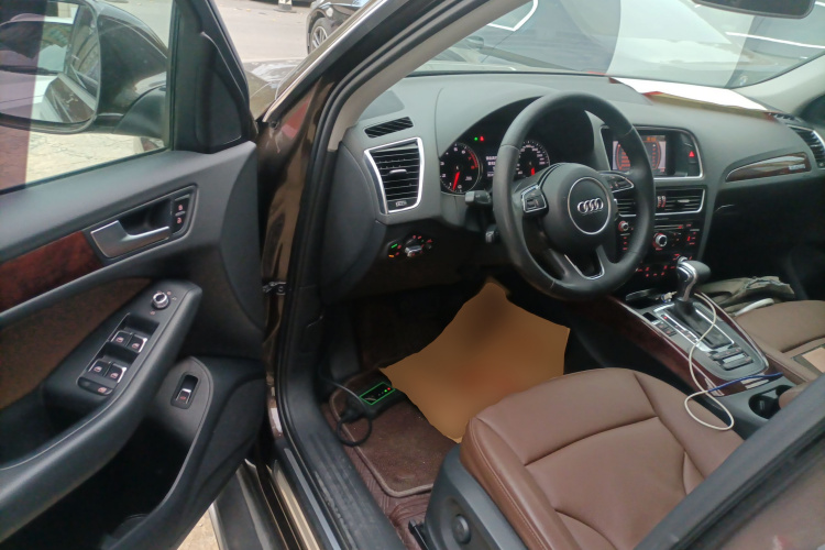 奥迪Q5 2013款 40 TFSI 技术型中控内饰20