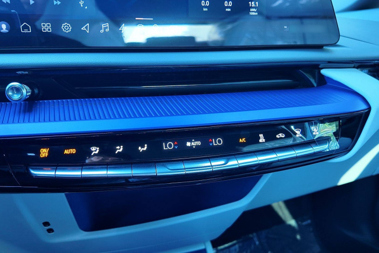 凯迪拉克 IQ傲歌 2024款 标准续航版中控内饰7004