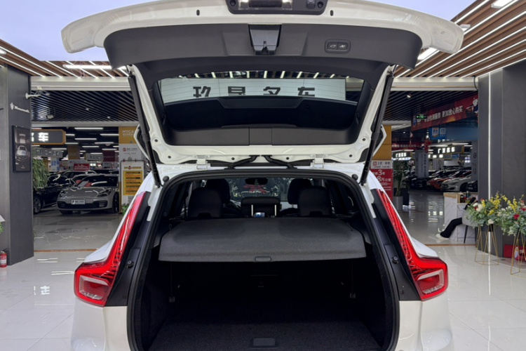 沃尔沃XC40 2024款 B3 智远豪华版局部细节9006