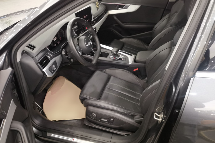 奥迪A4L 2020款 40 TFSI 豪华动感型中控内饰19