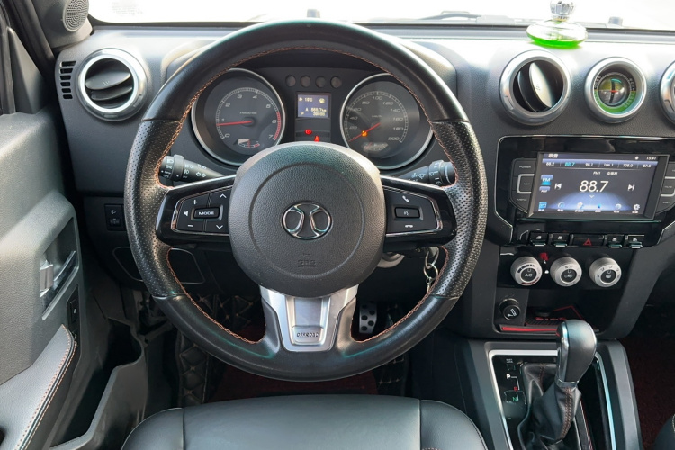 北京BJ40 2016款 40L 2.3T 自动四驱尊享版局部细节13