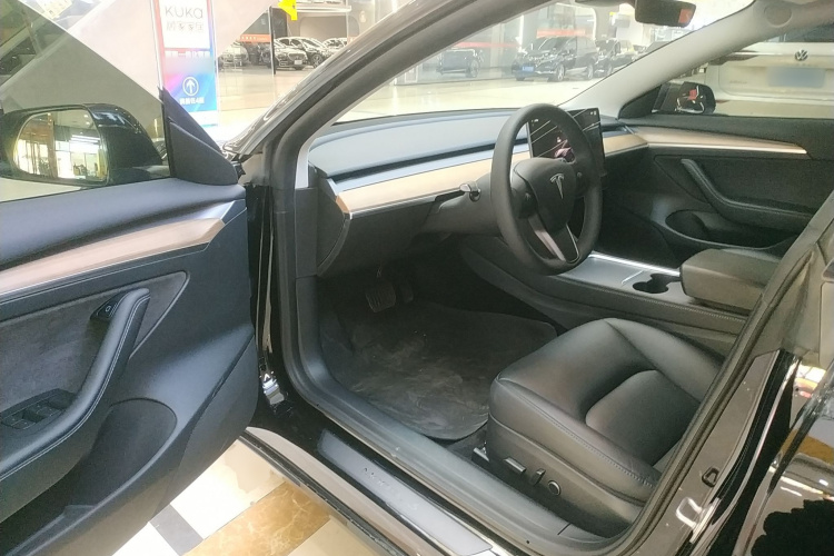 特斯拉 Model 3 2022款 后轮驱动版中控内饰20