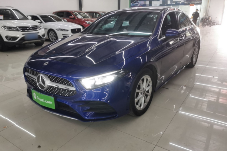 奔驰A级 2020款 改款 A 200 L 运动轿车动感型车身外观1