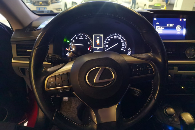 雷克萨斯ES 2015款 200 精英版中控内饰13