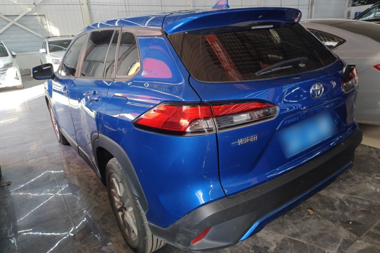 丰田 卡罗拉锐放 2022款 2.0L 豪华版车身外观4