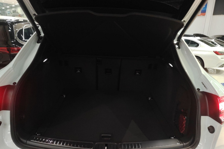 保时捷 2024款 Macan 2.0T机舱底盘23